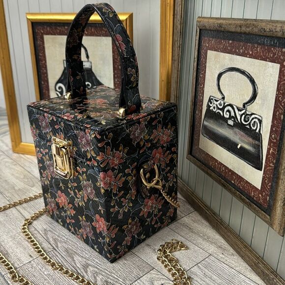 Floral Embossed Design Crossbody Box Bag - Picture 4 of 10